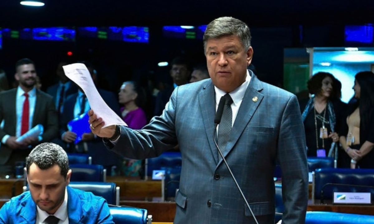 Carlos Viana, candidato ao Senado Federal em 2026, em sessão parlamentar - (crédito: Waldemir Barreto/Agência Senado)