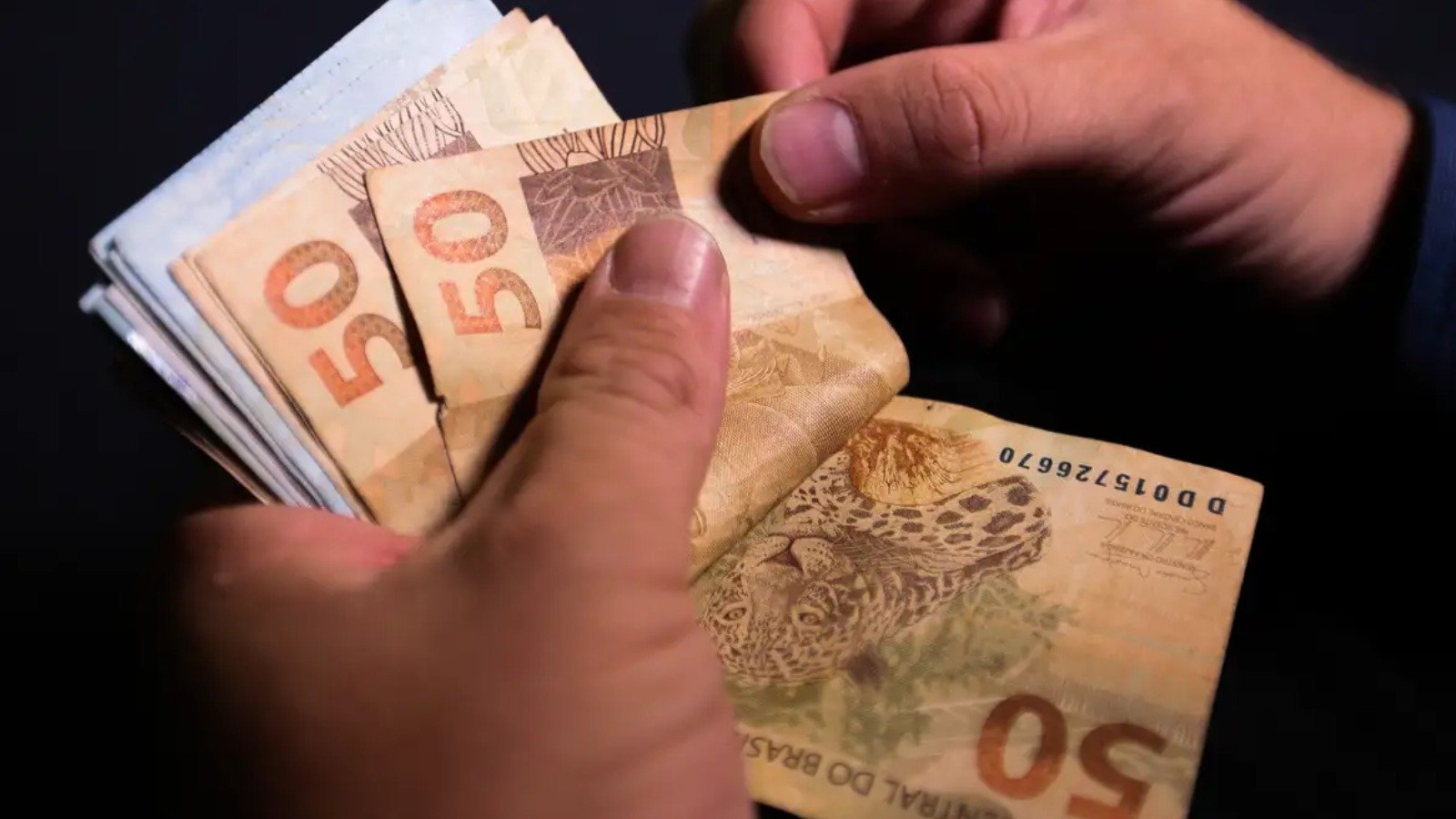 Sal&aacute;rio de outubro deve ser pago at&eacute; o dia 6 -  (crédito: Ag&ecirc;ncia Brasil)