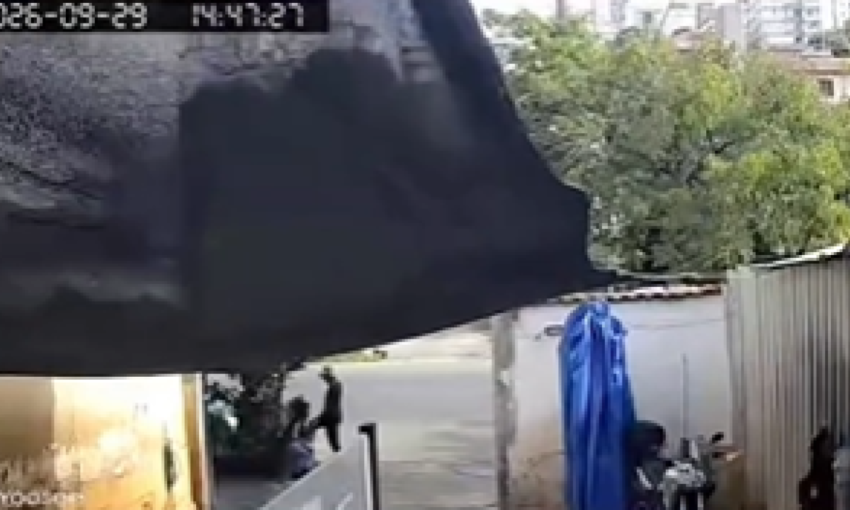 Homem leva tiro acidental na perna, cai de moto e morre no Sagrada Família - (crédito: Redes Sociais/Reprodução)