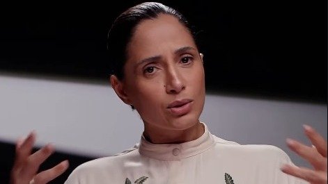 Camila Pitanga narra em v&iacute;deo detalhes sobre a liga&ccedil;&atilde;o de Fl&aacute;vio Bolsonaro com policial acusado de matar crian&ccedil;a -  (crédito: Reprodu&ccedil;&atilde;o/Instagram @revelando.brasil)