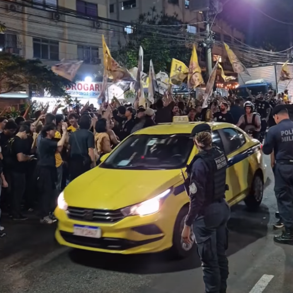 ‘Flávio arregão’: gritam apoiadores de Renan Santos após desistência