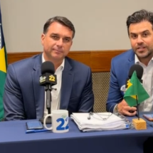 Após debate cancelado na Globo, Flávio chama Lula de covarde em live - Flávio Bolsonaro / Instagram