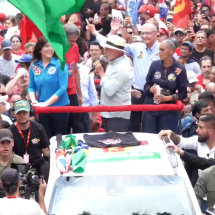 Lula afirma que enfrentará "chefe de quadrilha" na eleição deste domingo