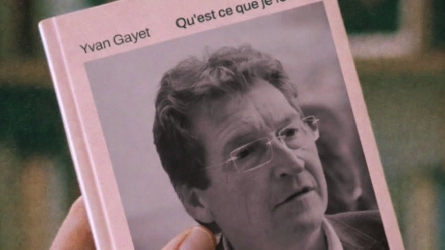 Livro com nome de autor e t&iacute;tulo, semelhante &agrave;s autobiografias criadas por intelig&ecirc;ncia artificial a partir de mem&oacute;rias -  (crédito: Reprodu&ccedil;&atilde;o / Instagram)