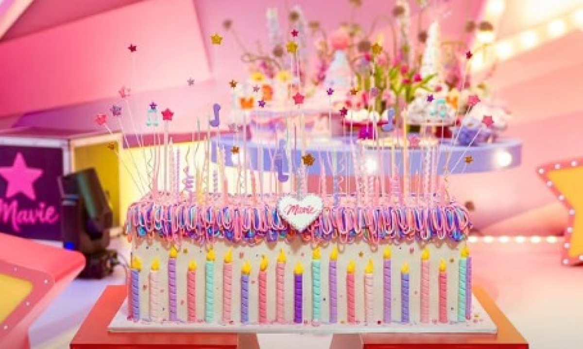 O bolo da festa de 3 anos de Mavie, com o tema 'Show de Talentos', foi um dos destaques da celebração em São Paulo - (crédito: @brunabiancardi)