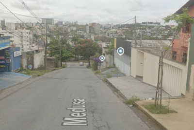 Oficial tentava impedir fuga de carro e acabou sendo atropelado na capital mineira -  (crédito: Google Street View/Reprodução)