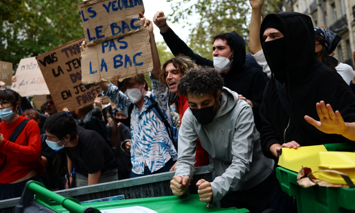 As manifestações tomaram conta da França na terça-feira, 6 de outubro - (crédito: AFP via Getty Images)