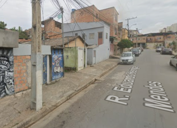 Mulher de 58 anos é vítima de estupro dentro de casa; suspeito foge -  (crédito: Google Street View/Reprodução)