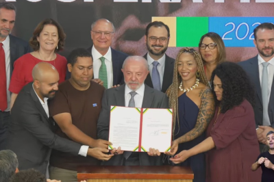 Lula e equipe apresentam projeto com novas regras para MEI, incluindo a eleva&ccedil;&atilde;o do teto de faturamento e contrata&ccedil;&atilde;o de mais funcion&aacute;rios -  (crédito: Reprodu&ccedil;&atilde;o/Youtube @Lula)