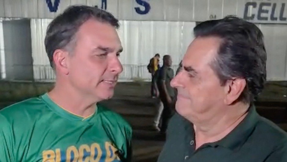 Em ato com Domingos Sávio em Minas, Flávio promete mandato 'municipalista' - EM