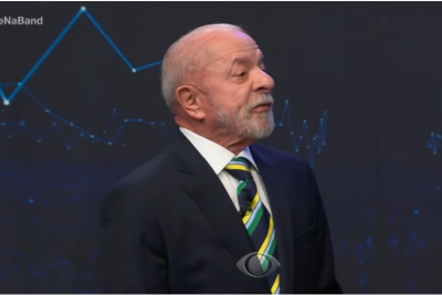 Presidente Lula diz que não protege o filho dele, o Lulinha, como Flávio faz com o pai -  (crédito: Bandeirantes/Reprodução)
