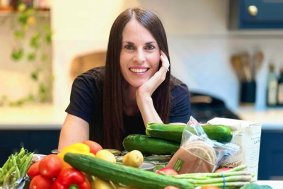 Os alimentos de origem vegetal são divididos em seis grupos: frutas, verduras e legumes, cereais integrais, leguminosas, castanhas e sementes, além de ervas aromáticas e especiarias -  (crédito: BBC/ Melissa Hogenboom)