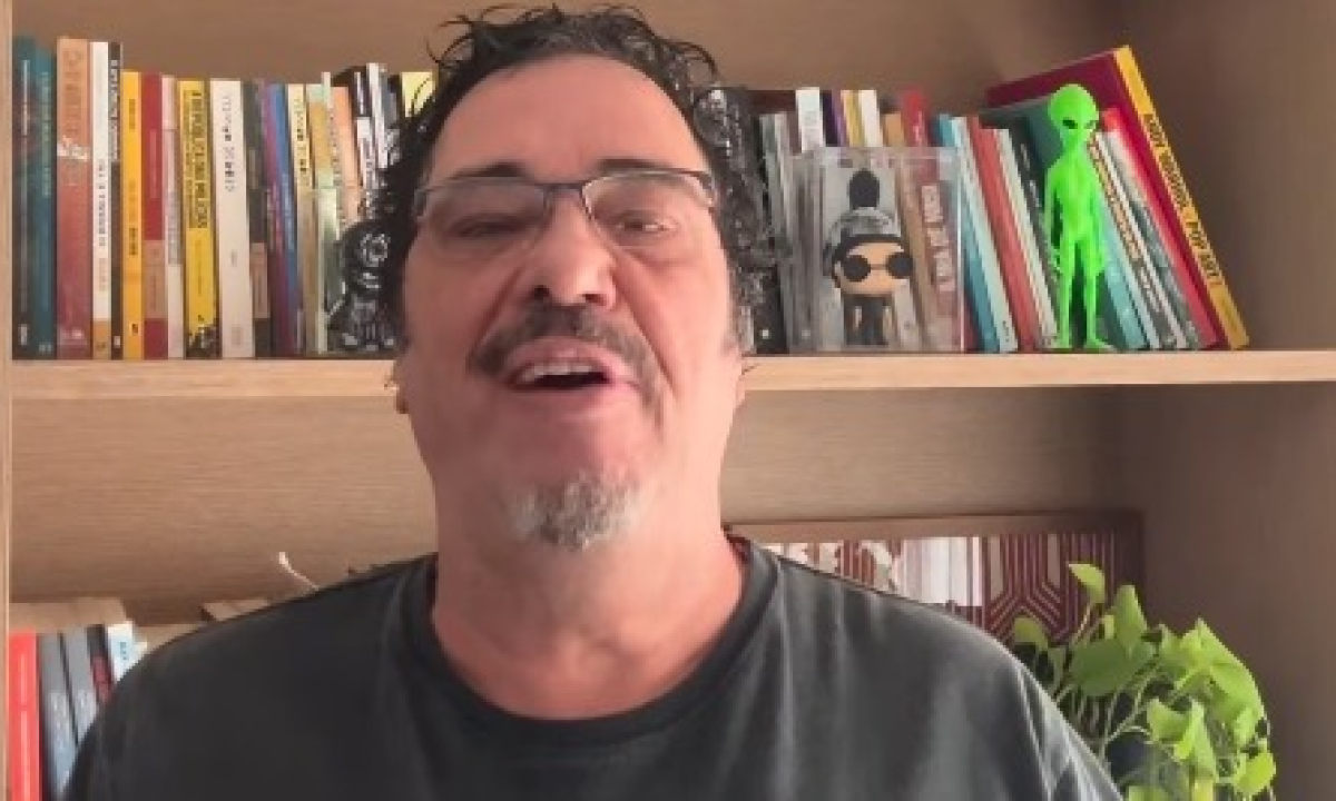 Walter Casagrande Jr. se pronunciou em vídeo cobrando posicionamento de Flávio Bolsonaro sobre transparência - (crédito: Reprodução/Instagram @wcasagrandejr)