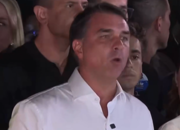 Nas urnas, Lula venceu Flávio Bolsonaro e foi reeleito -  (crédito: Reprodução/Globo)