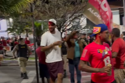 PM usa balas de borracha e gás lacrimogêneo para acabar com confusão em festa de Lula em MG -  (crédito: Redes Sociais/Reprodução)