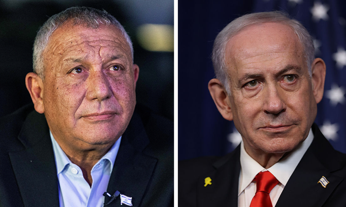 Os ministros e colonos de extrema-direita Itamar Ben Gvir (à esquerda) e Bezalel Smotrich (ao centro) têm sido vozes importantes no governo Netanyahu e lideram partidos de extrema-direita distintos - (crédito: AFP via Getty Images)
