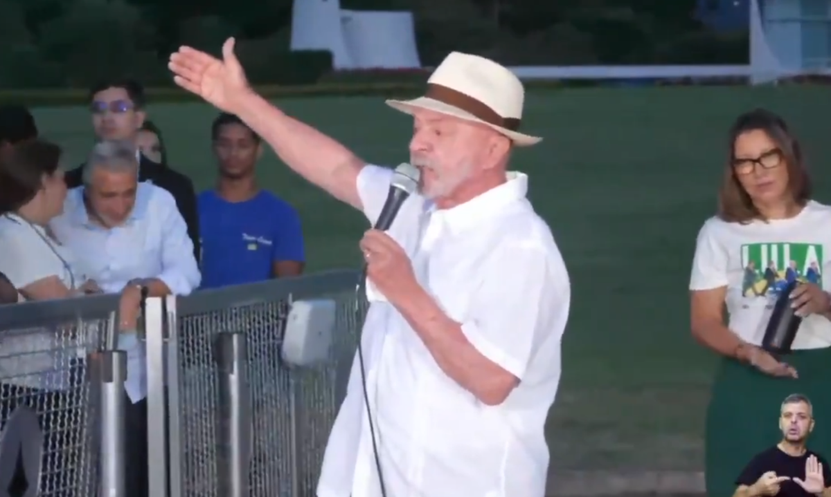 Lula fez transmissão ao vivo nas redes sociais nesta terça-feira (27/10) - (crédito: Lula/X/Reprodução)