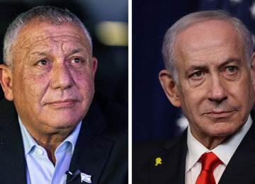 Os ministros e colonos de extrema-direita Itamar Ben Gvir (à esquerda) e Bezalel Smotrich (ao centro) têm sido vozes importantes no governo Netanyahu e lideram partidos de extrema-direita distintos -  (crédito: AFP via Getty Images)
