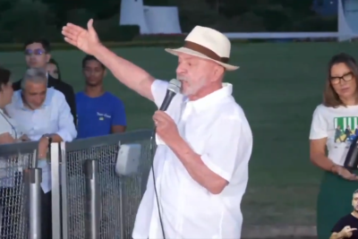Lula fez transmissão ao vivo nas redes sociais nesta terça-feira (27/10) -  (crédito: Lula/X/Reprodução)