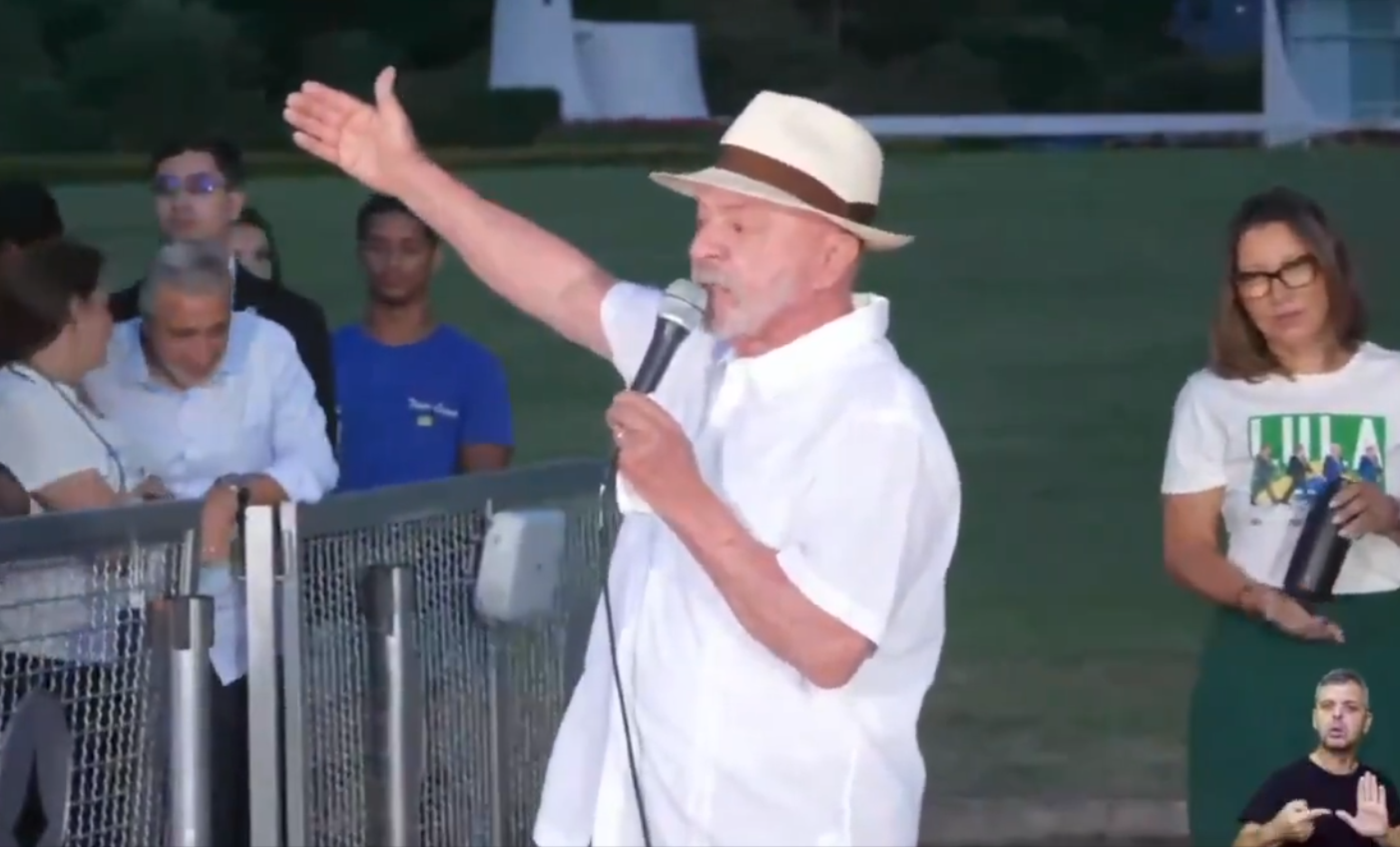 Lula sobre Flávio: "Primeira pátria dele é lamber bota dos EUA"; veja vídeo