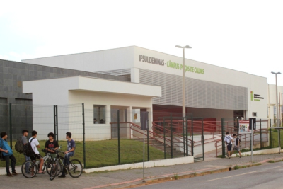 Fragmentos de acrílico são encontrados em refeição servida para alunos do Instituto Federal do Sul de Minas Gerais (IFSULDEMINAS) de Poços de Caldas, nesta segunda-feira (26/10) -  (crédito: Divulgação/IFSULDEMINAS)