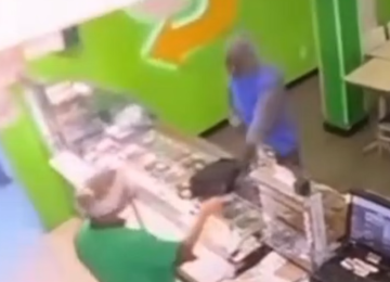 Assaltante invade lanchonete em João Monlevade, região Central de Minas Gerais, e leva R$ 168 em dinheiro em espécie e um celular -  (crédito: Reprodução/Redes Sociais)