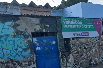 Família de estudante de 12 anos denuncia que o menino foi vítima de injúria racial na Escola Municipal Vereador Benedito Batista, em Contagem -  (crédito: Google Sreet View)