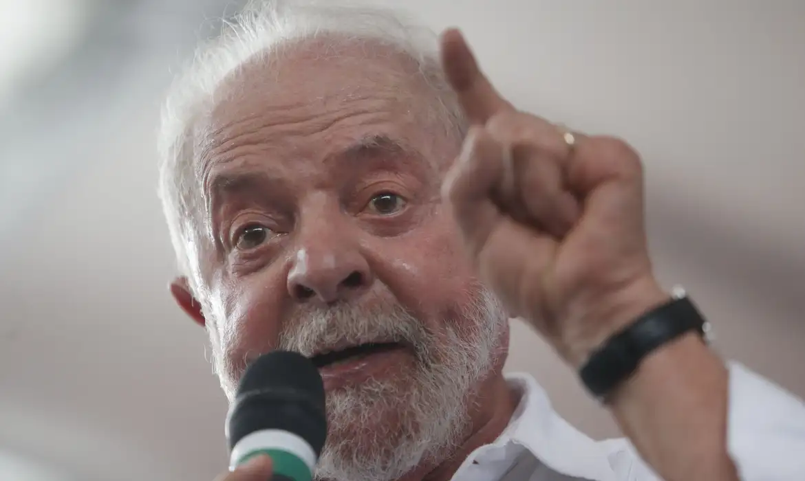 O presidente Lula agradeceu ao Congresso a aprovação da reforma triburária, que ocorreu em segundo turno, na Câmara, sendo 365 votos a favor, 116 contra e uma abstenção

 -  (crédito: Paulo Pinto/Agência Brasil)