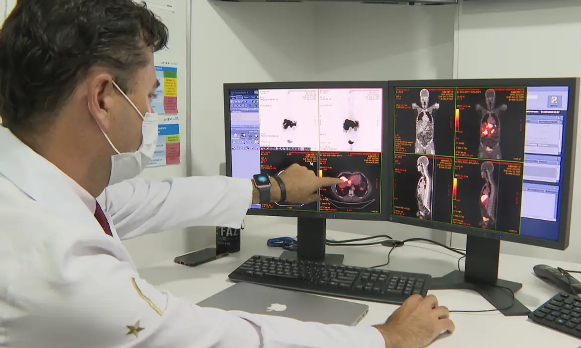Ciência e tecnologia trarão tratamentos para o câncer mais ágeis nos próximos anos, diz oncologista  - TV Brasil/Reprodução
