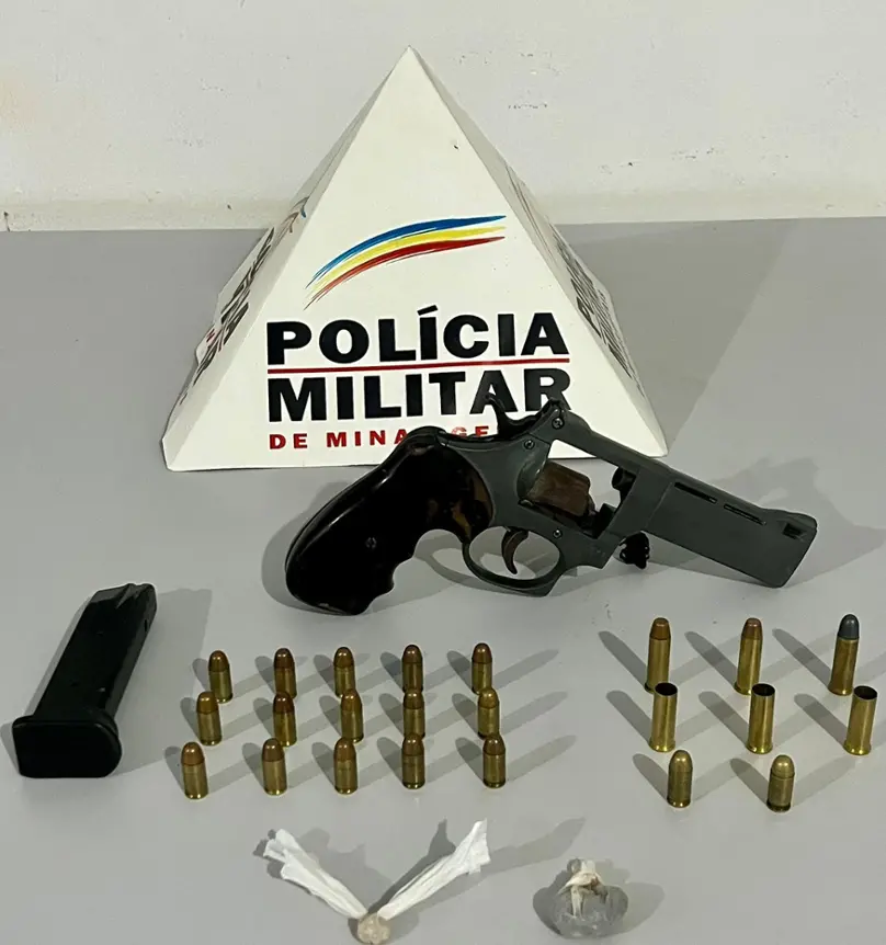 o ser abordado por policiais militares, o homem teria disparado contra a guarnição. Ele foi preso em flagrante -  (crédito: Divulgação/PMMG)