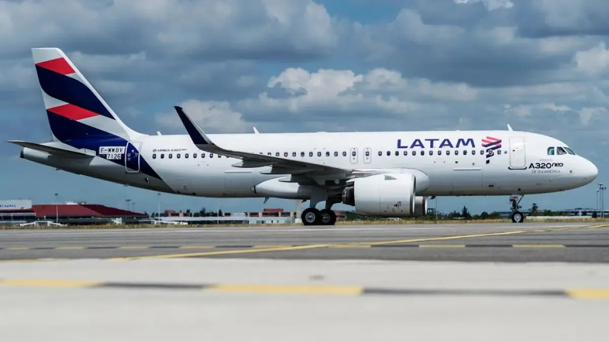 Latam terá que indenizar passageiro trans que foi barrado em voo para Belém	 -  (crédito: Latam Airlines/Divulgação)