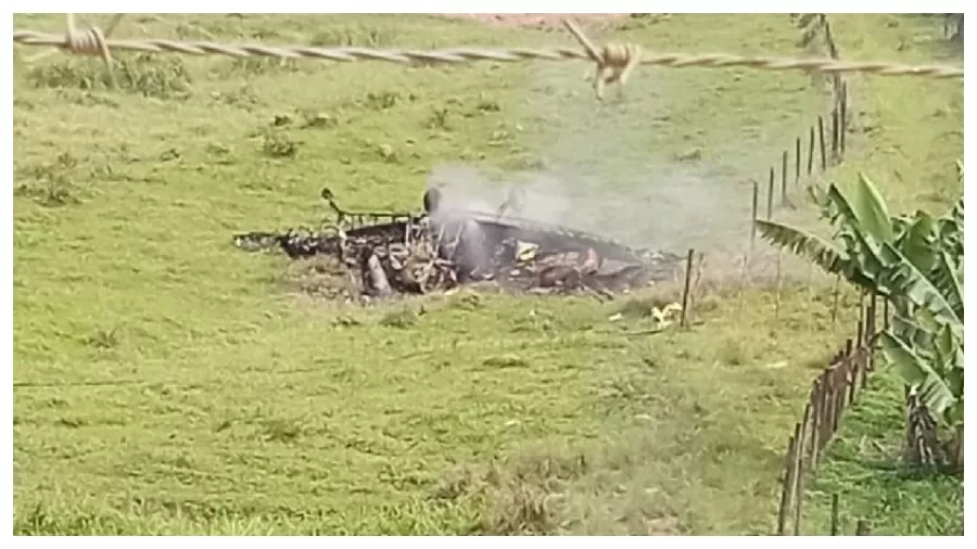 Avião explode ao cair em fazenda de SP e piloto sobrevive - Reprodução/Redes sociais