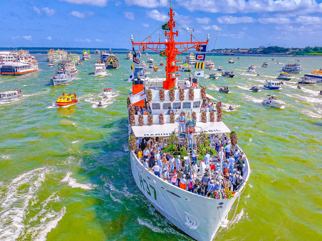  Nesse sábado, o presidente Luiz Inácio Lula da Silva participou da romaria fluvial do Círio de Nazaré, no Trapiche de Icoaraci, em Belém/PA