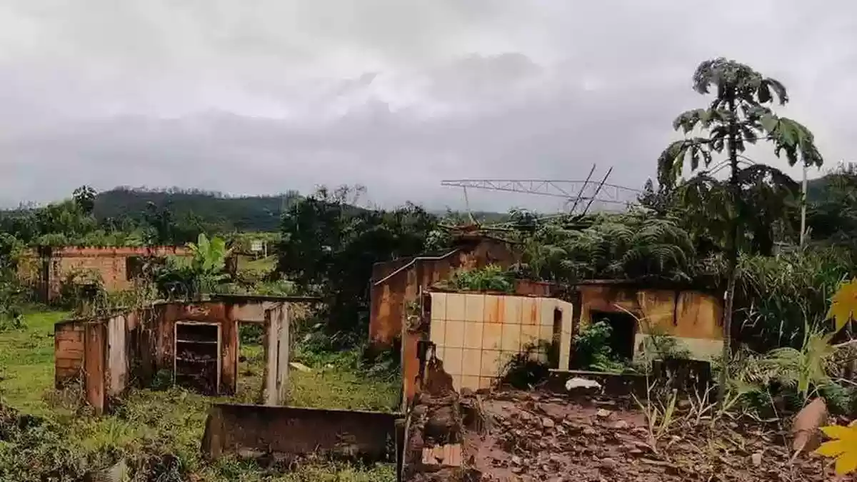 Ru&iacute;nas do Distrito de Bento Rodrigues, em Mariana, local mais devastado e onde ocorreram quatro mortes -  (crédito: Ed&eacute;sio Ferreira/EM/D.A Press)