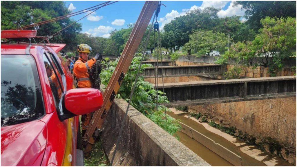 Corpo foi resgatado por uma equipe do Corpo de Bombeiros -  (crédito: CBMMG)