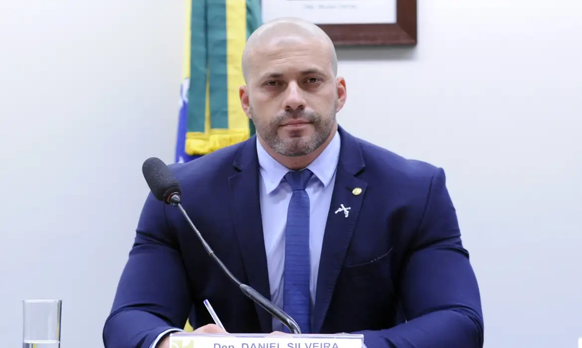 Moraes concede liberdade condicional a Daniel Silveira