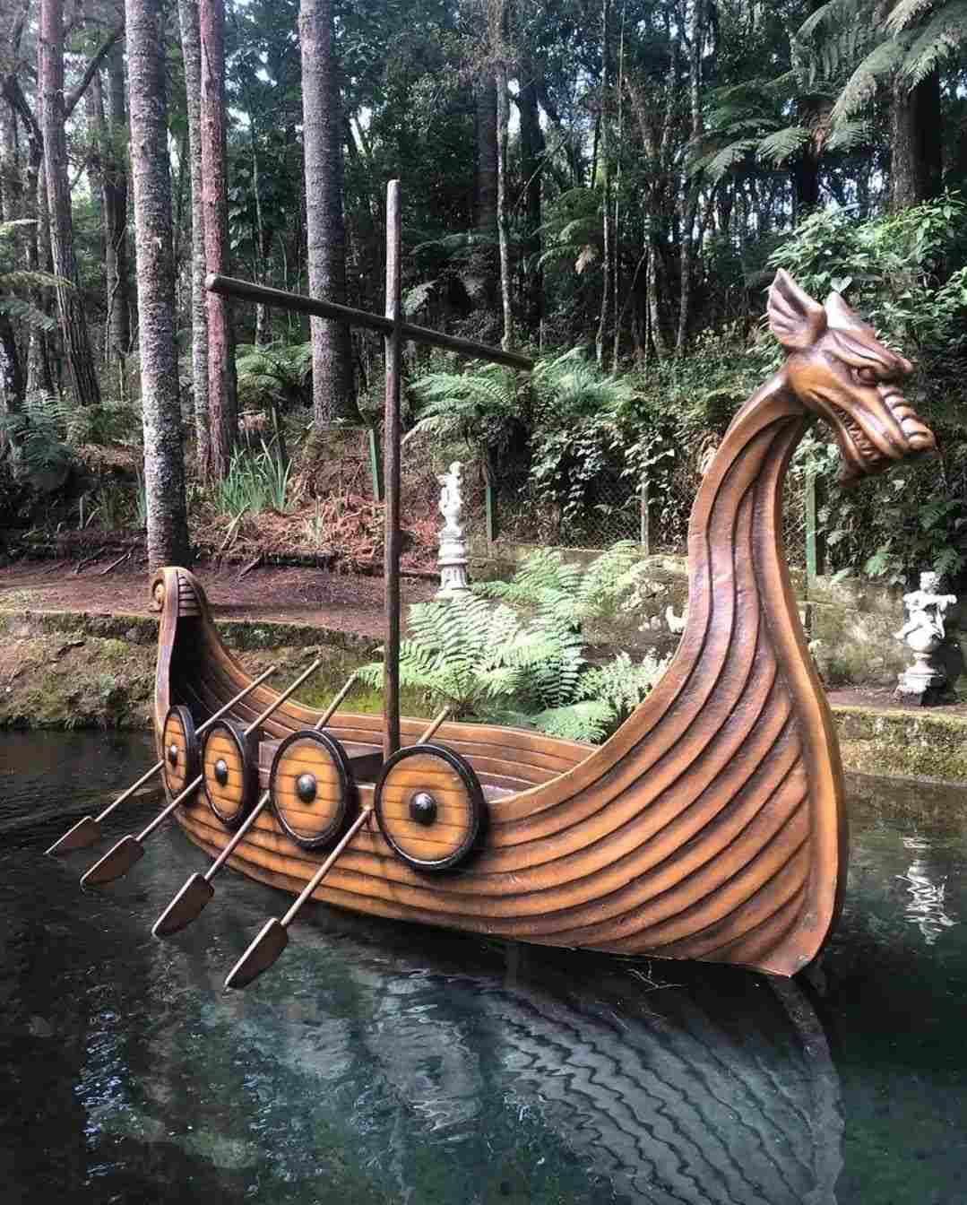  No VillaLeta não deixe de tirar uma foto do Drakkar, réplica de um barco usado pelos povos escandinavos 