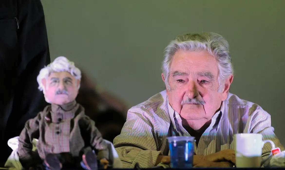 Mujica, ex-presidente do Uruguai, informou avanço do câncer
 -  (crédito: Fernando Frazão/Agência Brasil)