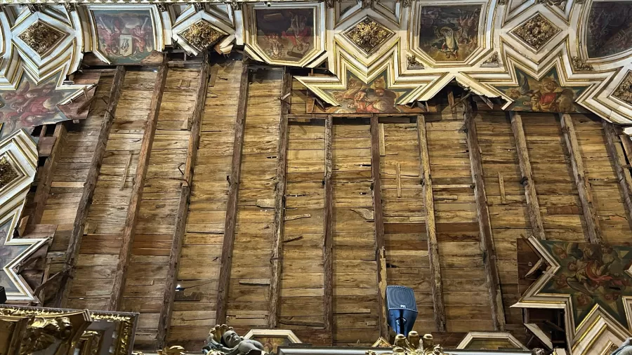 Teto desabado da Igreja e Convento de São Francisco de Assis 