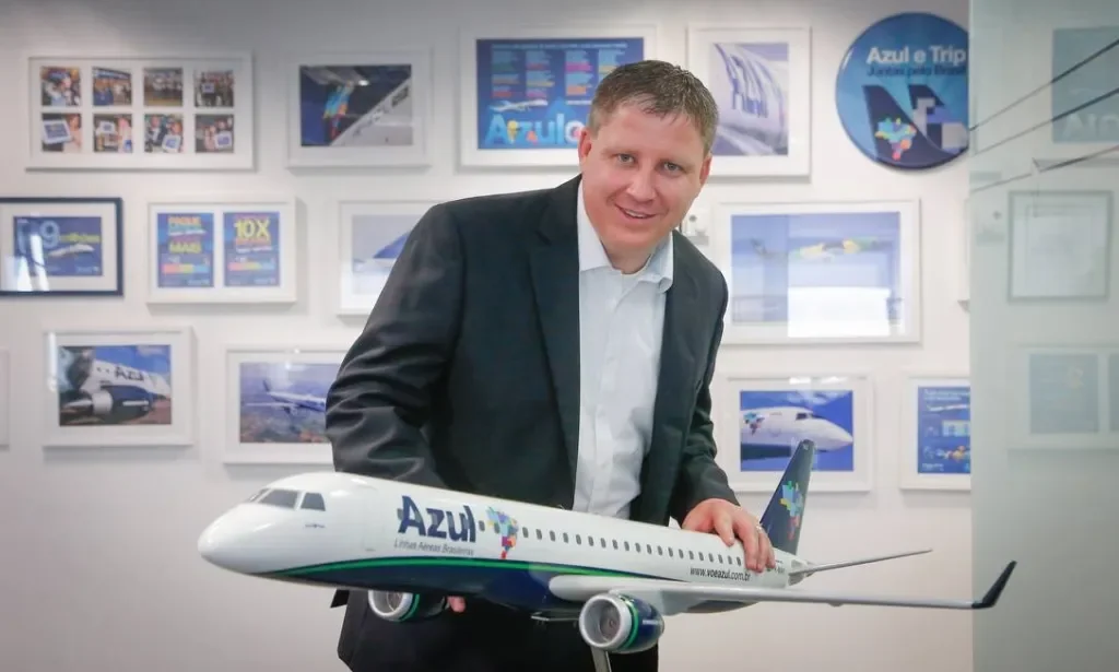 lJohn Rodgerson lança uma grande campanha de marketing em que abandona o lema "O Céu é Azul" e adota "O Céu do Brasil é Azul" -  (crédito: Azul/Divulgação)