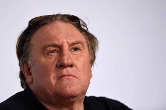 Acusações de assédio contra o ator Gérard Depardieu receberão veredito na terça