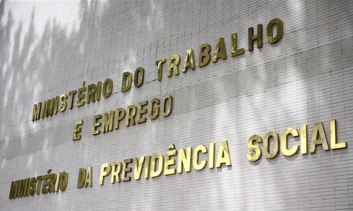 Ministério do Trabalho quintuplica verba e contrata ONGs ligadas a sindicatos e entidade investigada - Marcelo Camargo/Agência Brasil