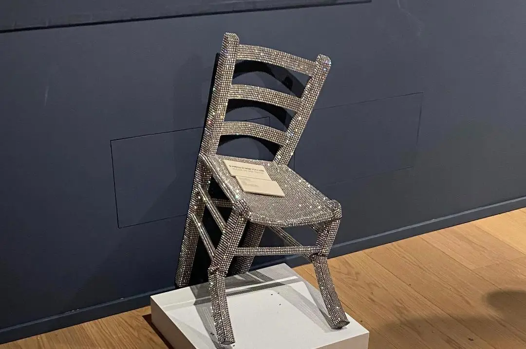 Obra de arte em exposição ficou quebrada após o acidente -  (crédito: Palazzo Maffei/Reprodução   )