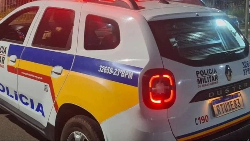 Policiais conseguiram prender ladrões e salvar reféns depois de um cerco -  (crédito: PMMG)