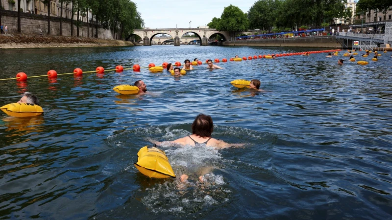 Parisienses voltam a nadar no Rio Sena após mais de um século de proibição - Reprodução/Reuters