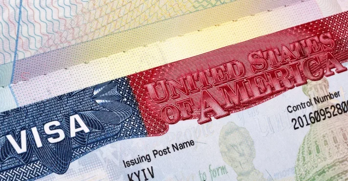 A cobrança de US$ 250 será adicional à taxa já existente e tornará o processo mais caro -  (crédito: Visa/USA)