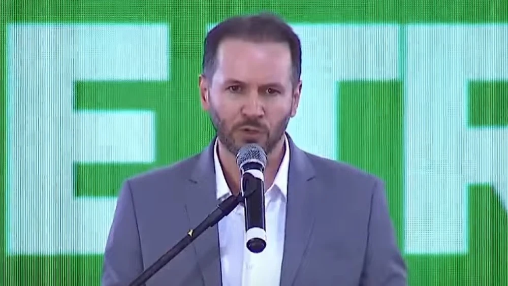 Prefeito de Minas Novas critica senador Cleitinho, seu colega de partido