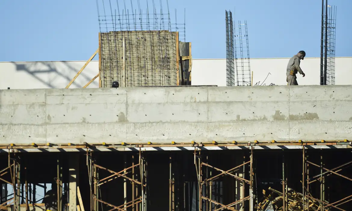 TCU: Brasil tem 11.469 obras paralisadas, 50,7% do total - Marcello Casal Jr-Agência Brasil