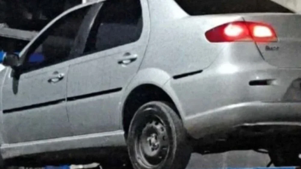 Carro utilizado no crime foi apreendido em João Monlevade -  (crédito: PMMG)
