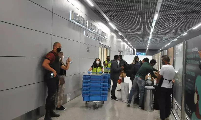 Deportados dos EUA: 23º voo chega a Confins - Alexandre Guzanche/EM/D. A. Press